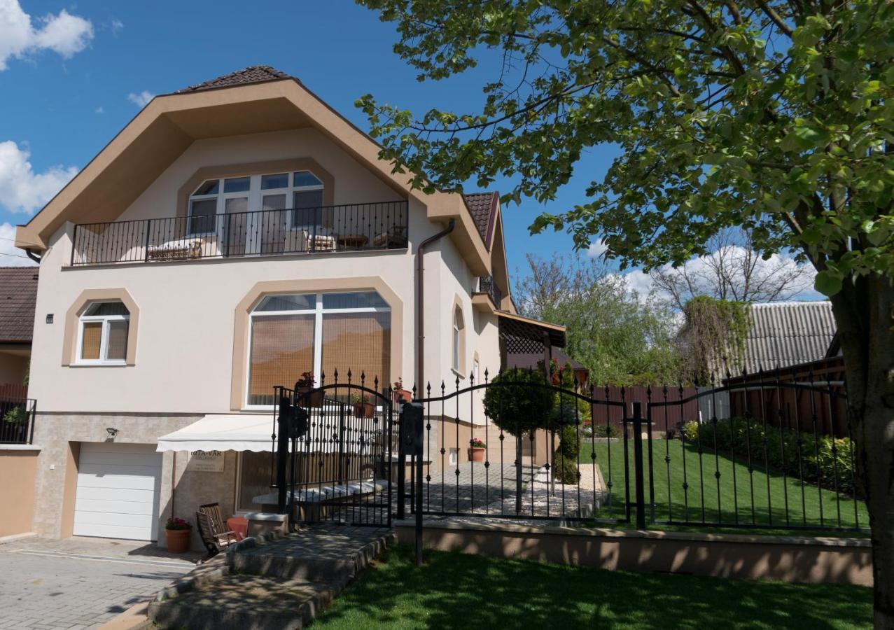 Rita-Var Szallashely Nyíregyháza Exterior foto